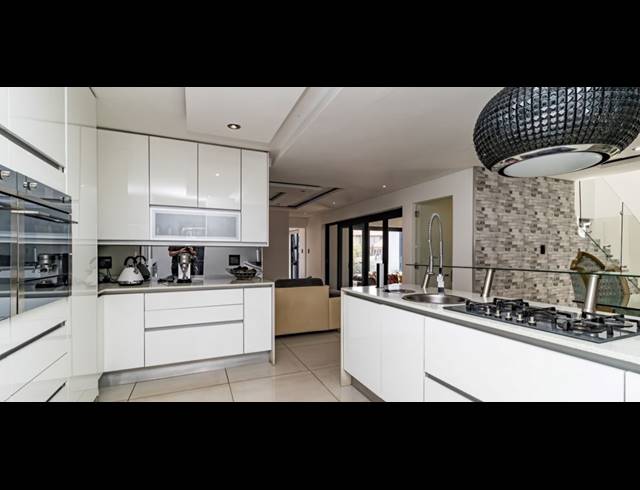 4 BEDROOM HOUSE FOR SALE IN GLEN ERASMIA